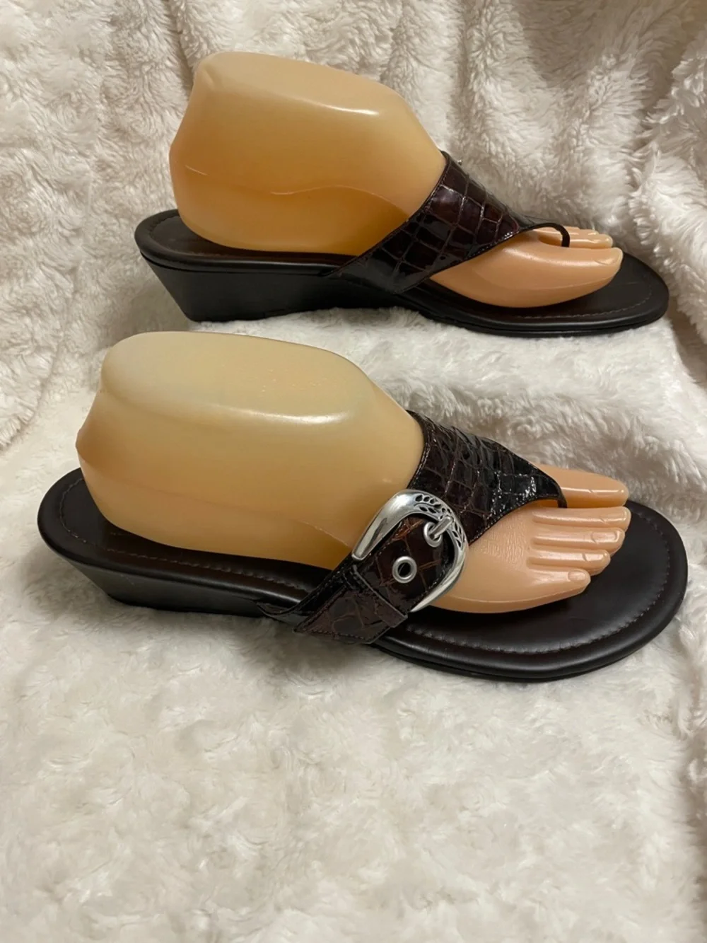 Brighton "Lark" Wedge sandal crocodile embossed thong - Picture 7 of 9